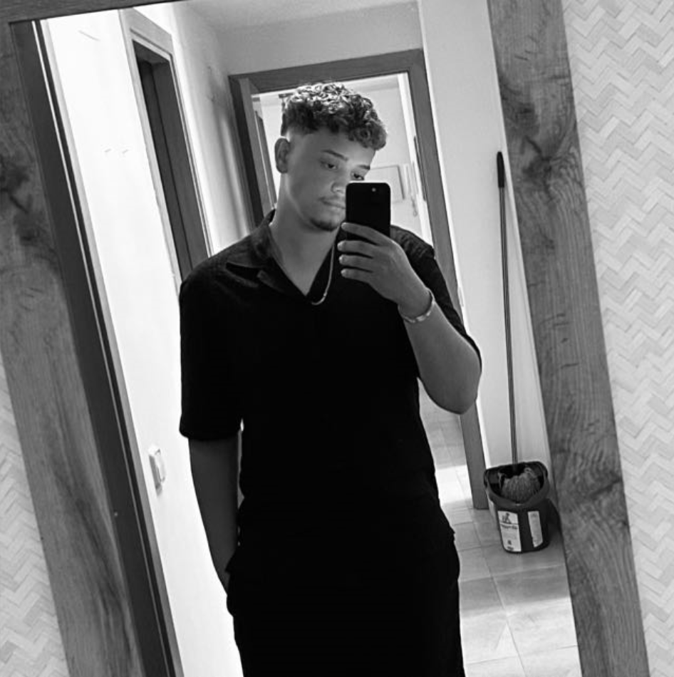 <em><strong>Alex R.</strong></em>